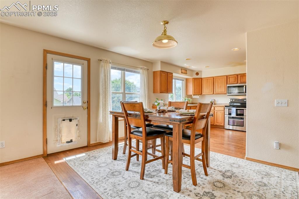 Image 13 of 48: Dining Area