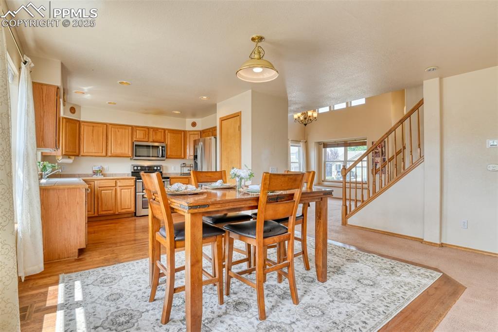 Image 14 of 48: Dining Area