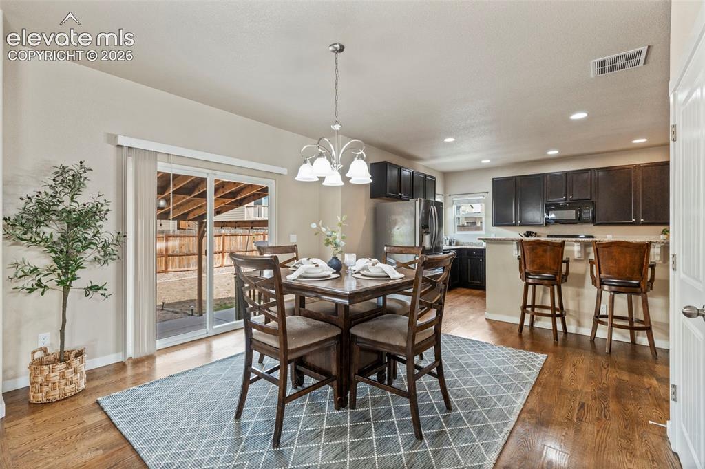 Image 13 of 35: Dining Area