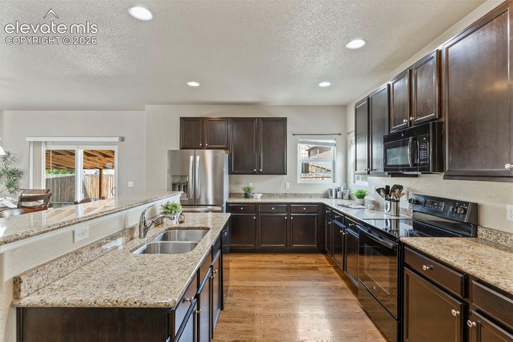 Image 16 of 35: Kitchen