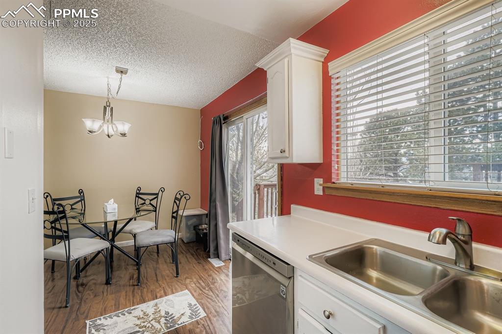 Image 12 of 27: Kitchen