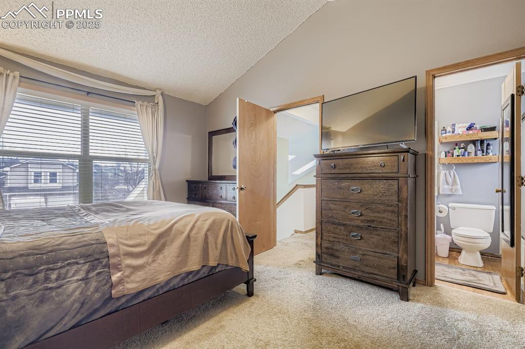 Image 15 of 27: Bedroom