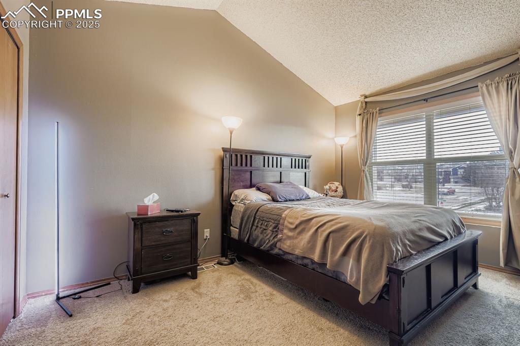 Image 16 of 27: Bedroom