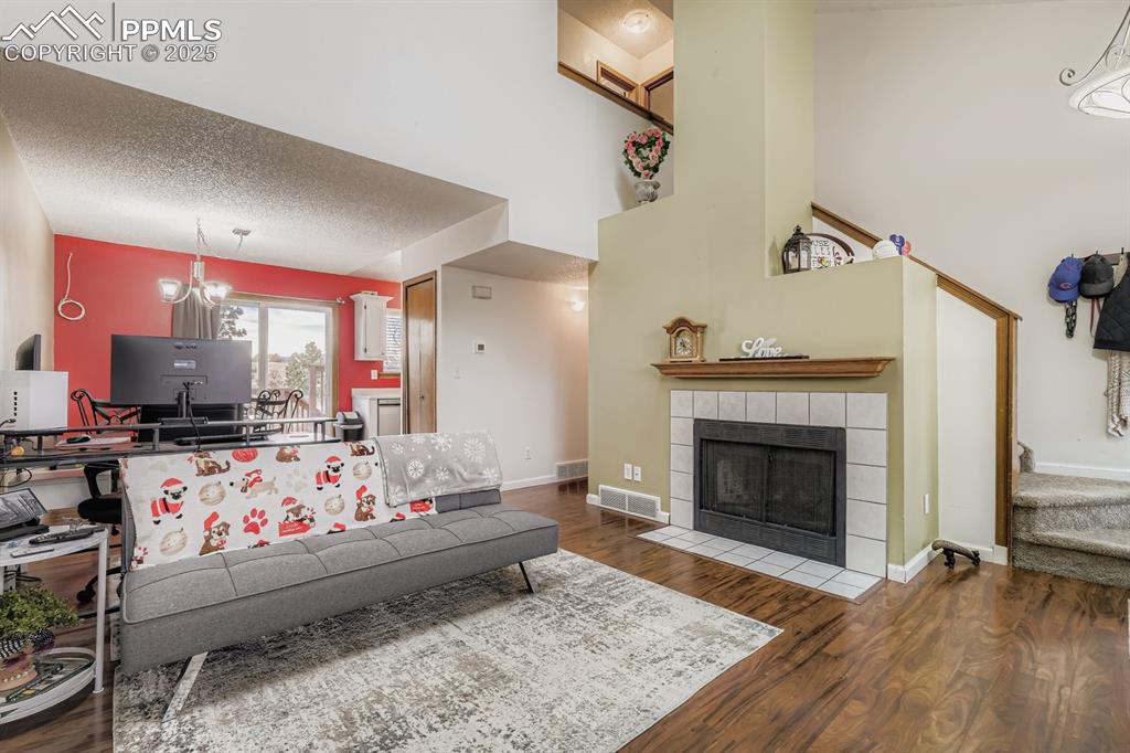 Image 6 of 27: Living Room