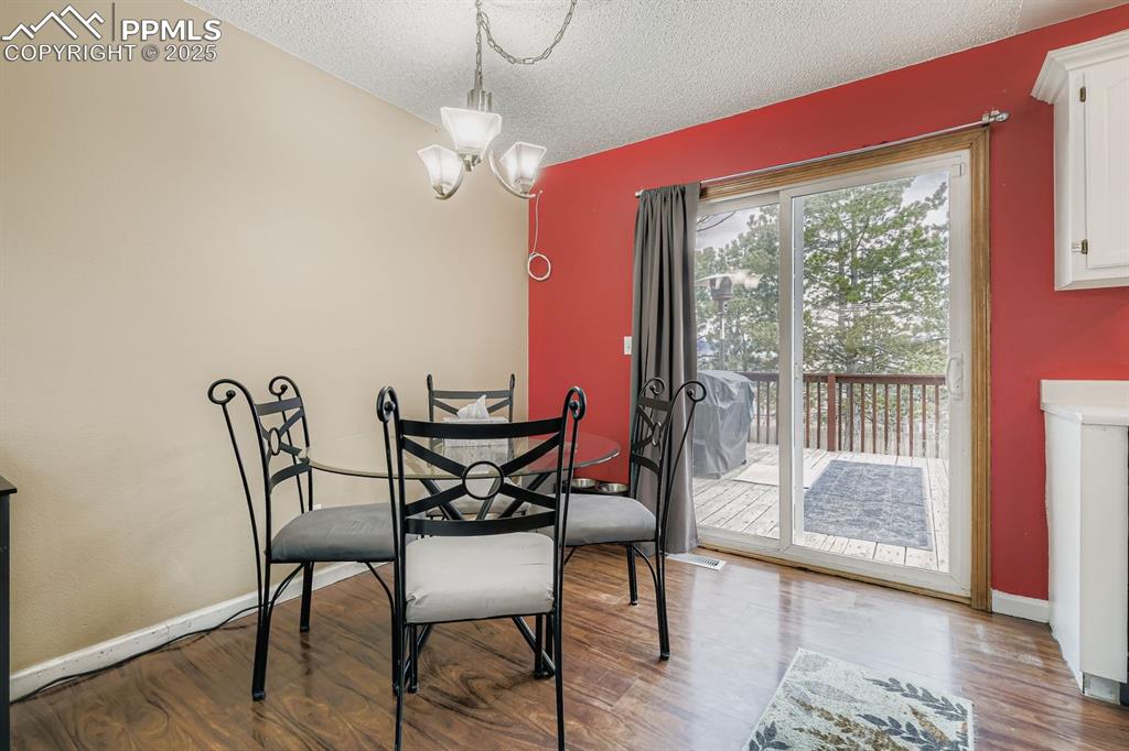 Image 9 of 27: Dining Area