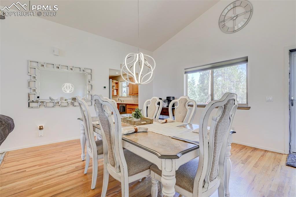 Image 10 of 47: Dining Area