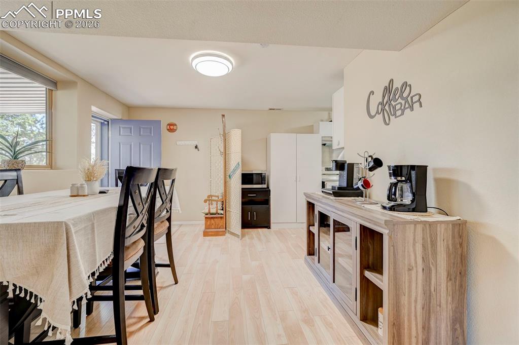 Image 29 of 47: Dining Area