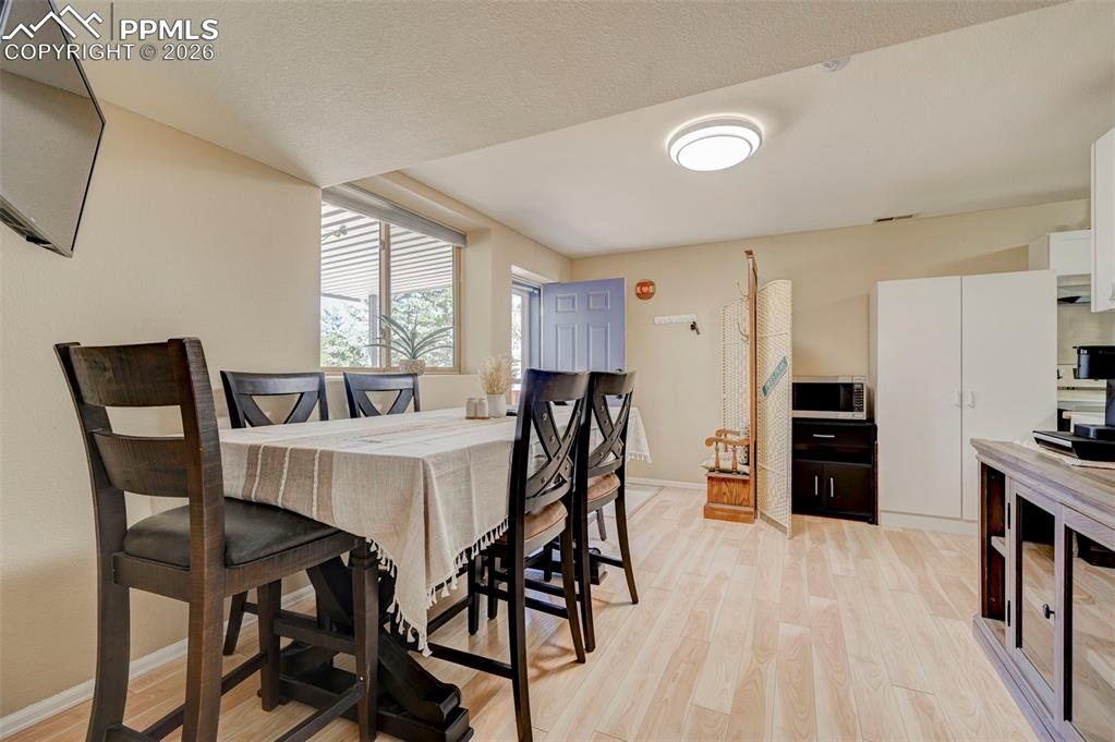 Image 30 of 47: Dining Area