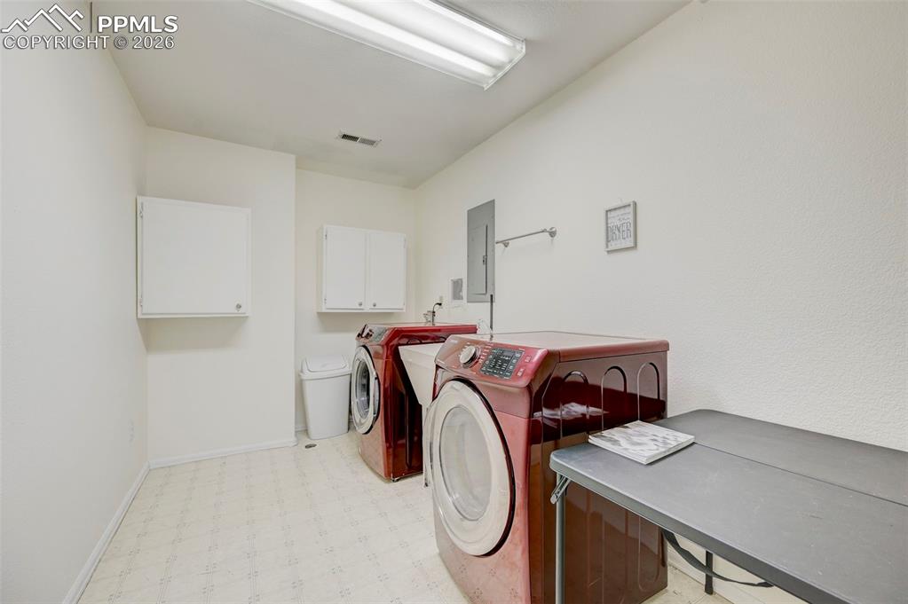 Image 35 of 47: Laundry