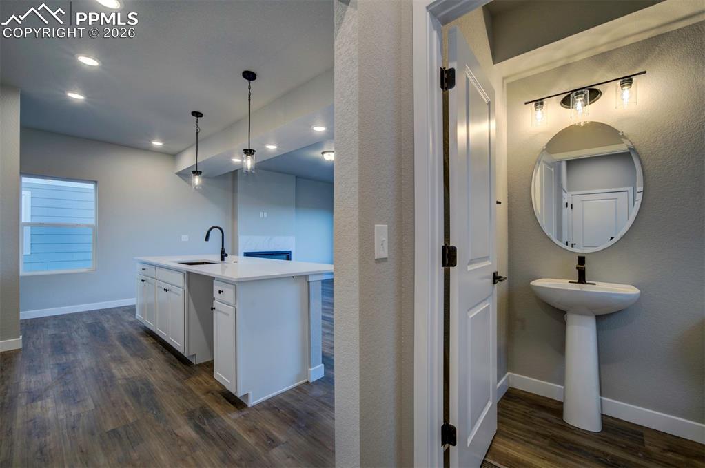 Image 17 of 44: Bathroom