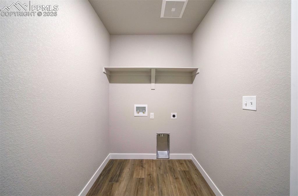 Image 20 of 44: Laundry