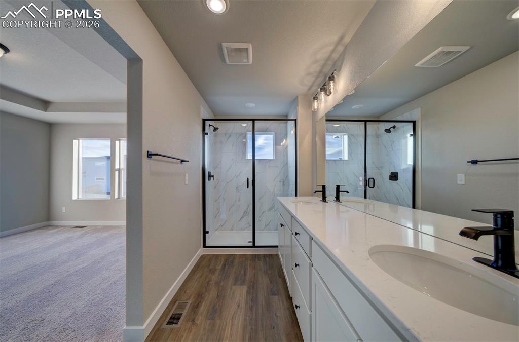 Image 31 of 44: Master Bathroom