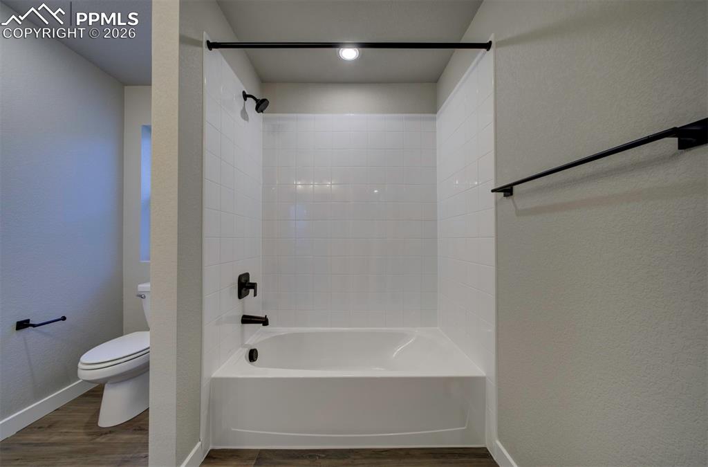 Image 37 of 44: Bathroom