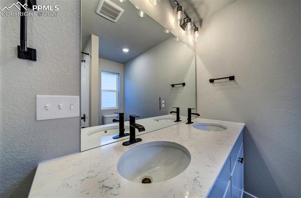 Image 39 of 44: Bathroom