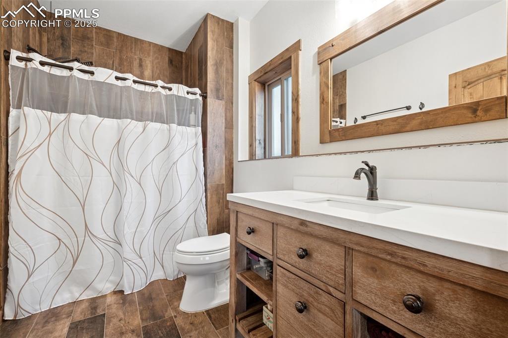 Image 20 of 29: Bathroom