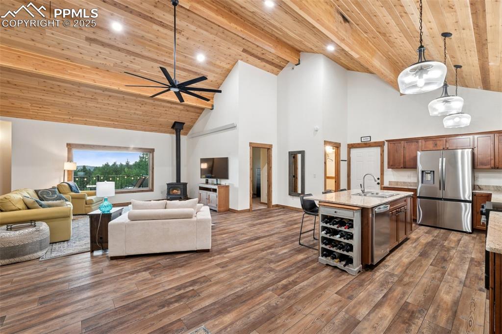 Image 6 of 29: Kitchen