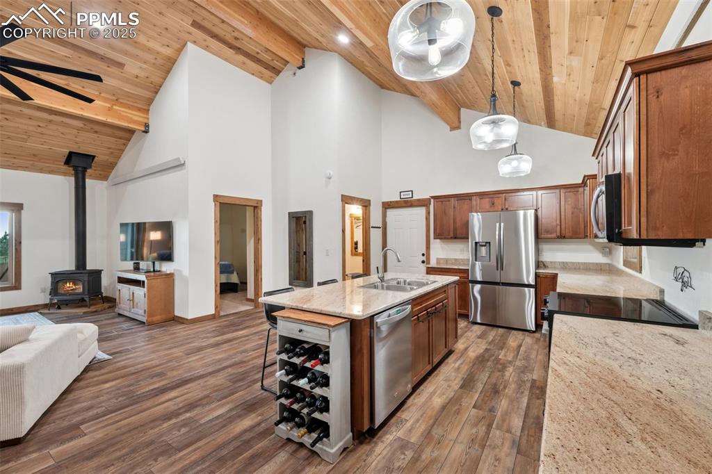 Image 7 of 29: Kitchen