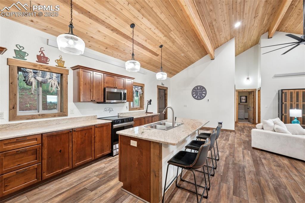 Image 9 of 29: Kitchen