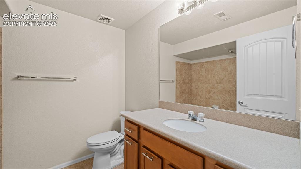 Image 25 of 39: Bathroom