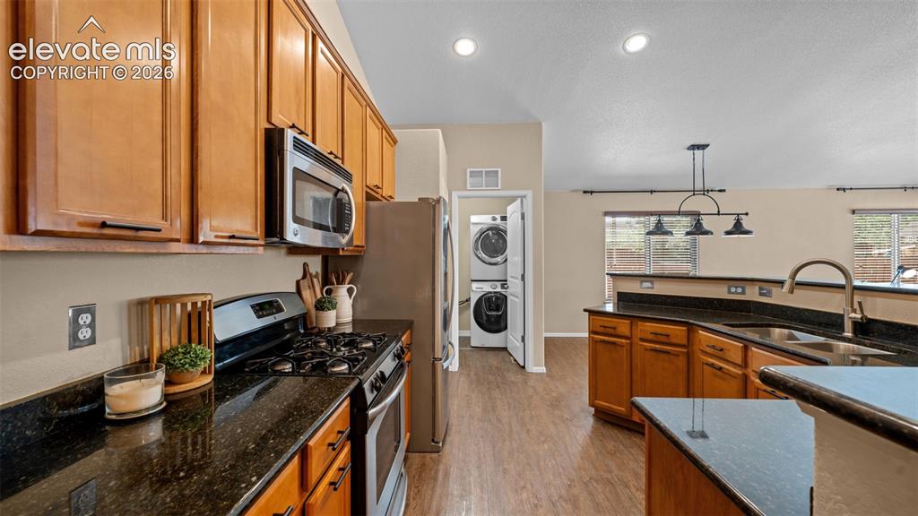 Image 5 of 39: Kitchen