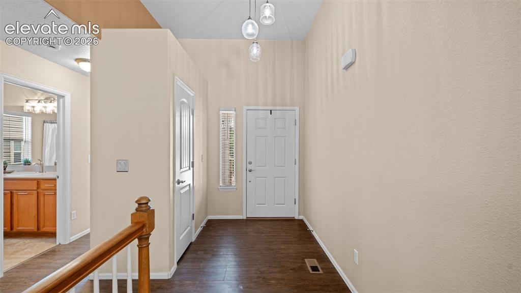 Image 6 of 39: Entry