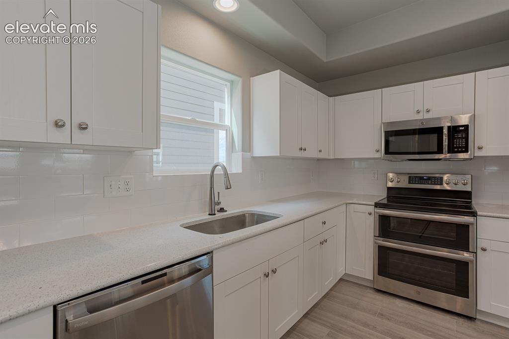 Image 5 of 21: *Photos of previous inventory home of same floor plan. Features and options