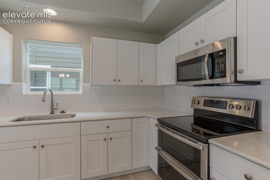 Image 7 of 21: *Photos of previous inventory home of same floor plan. Features and options