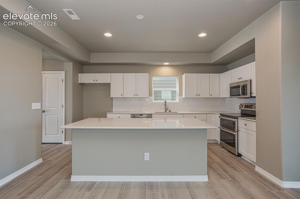 Image 8 of 21: *Photos of previous inventory home of same floor plan. Features and options