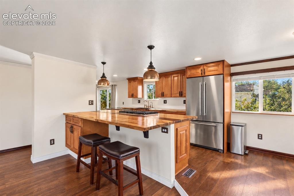 Image 11 of 24: Kitchen