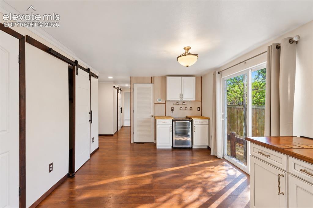 Image 14 of 24: Kitchen