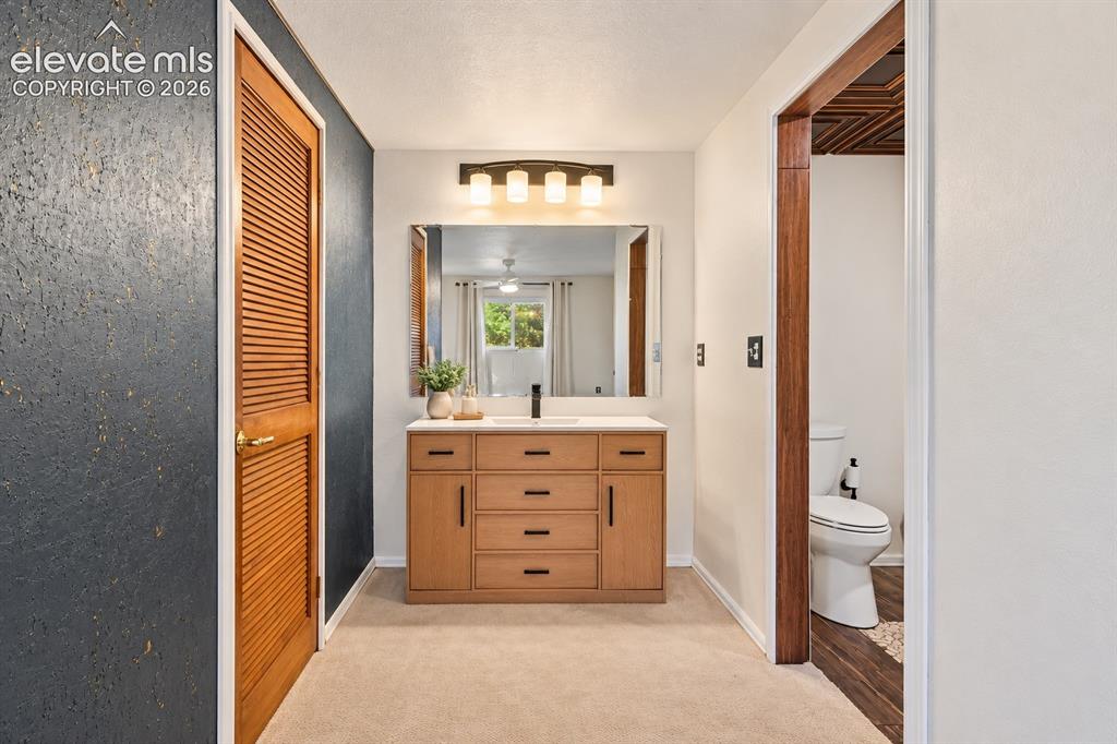 Image 17 of 24: Bathroom