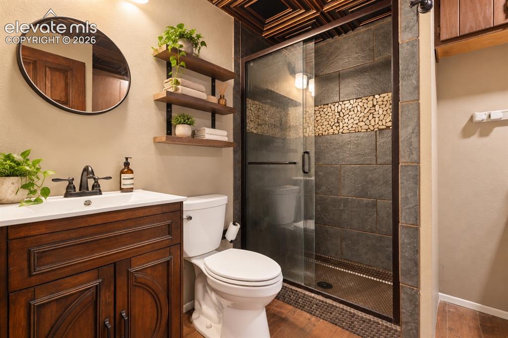 Image 21 of 24: Bathroom