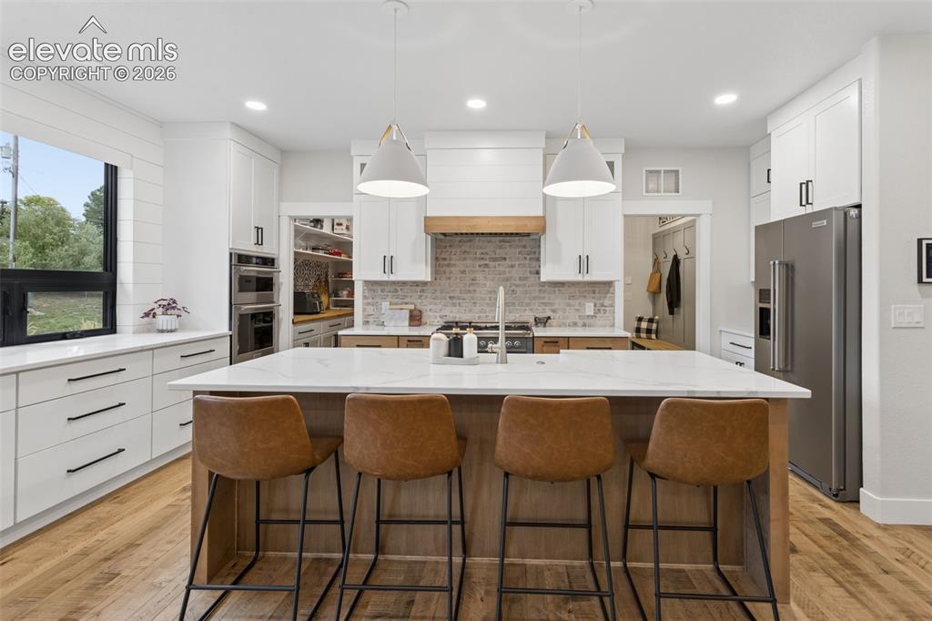 Image 10 of 49: Kitchen