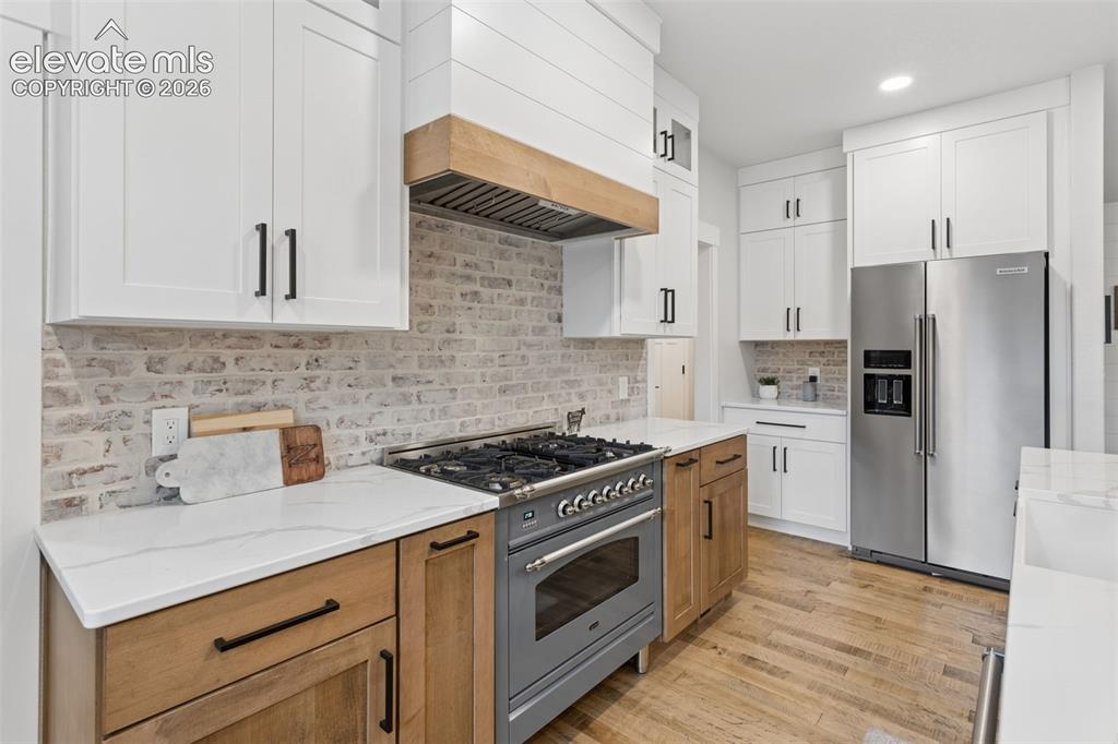 Image 12 of 49: Kitchen