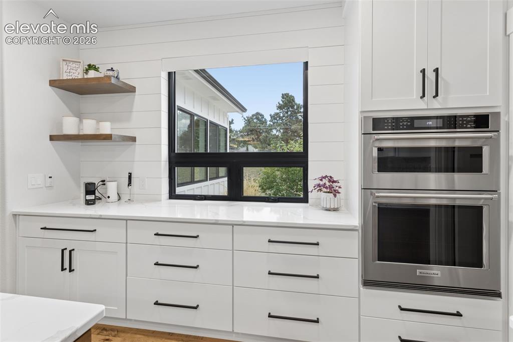 Image 13 of 49: Kitchen