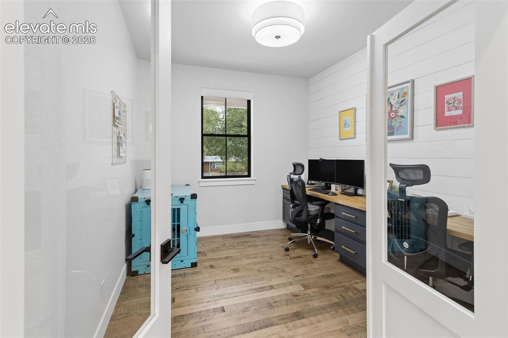 Image 17 of 49: Office