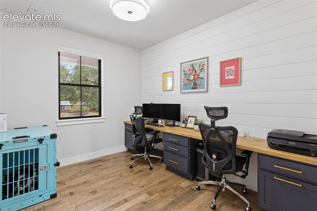 Image 18 of 49: Office