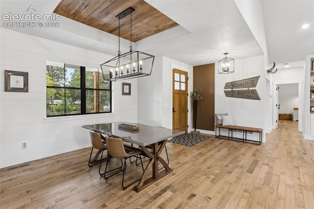 Image 7 of 49: Dining Area