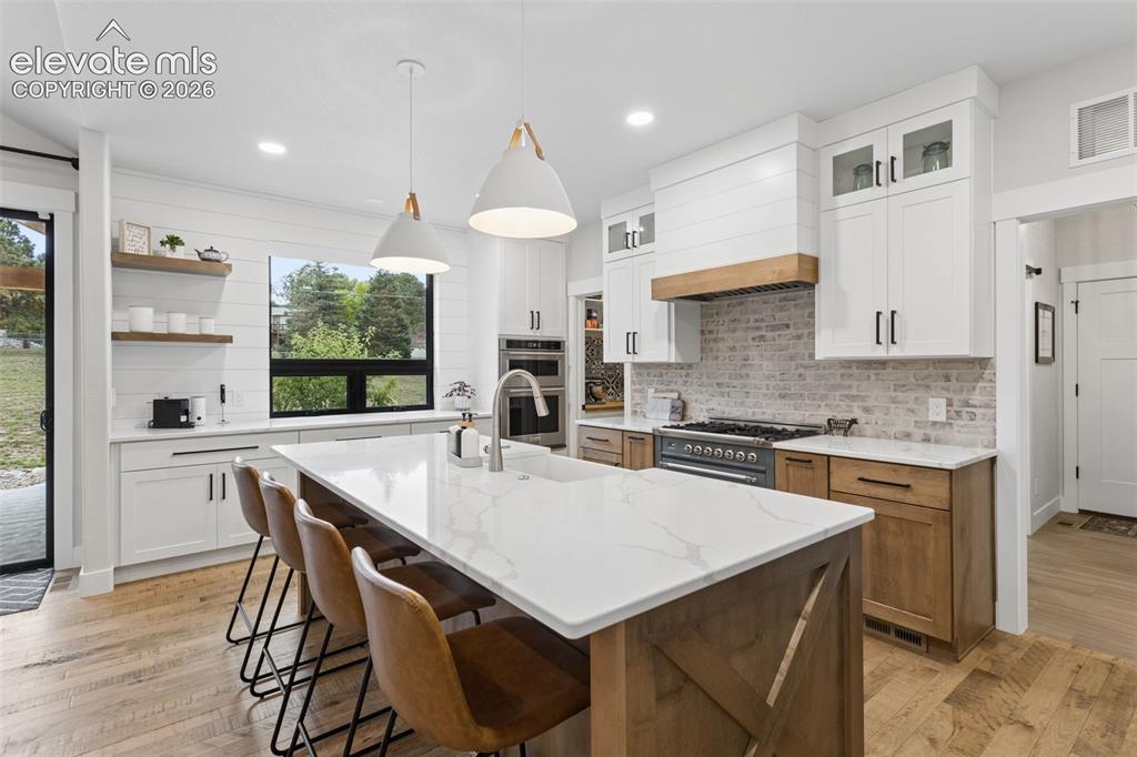 Image 9 of 49: Kitchen
