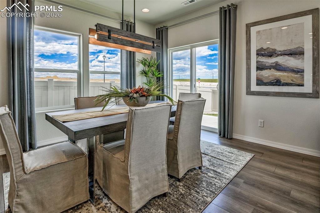 Image 10 of 35: Dining Area