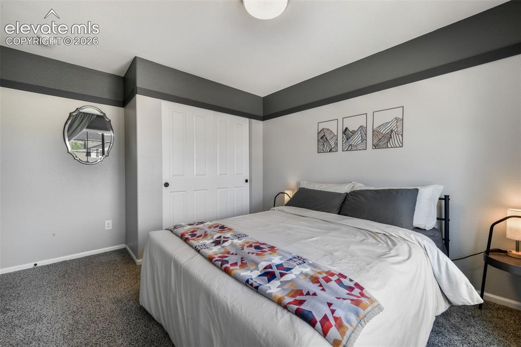 Image 31 of 50: Bedroom