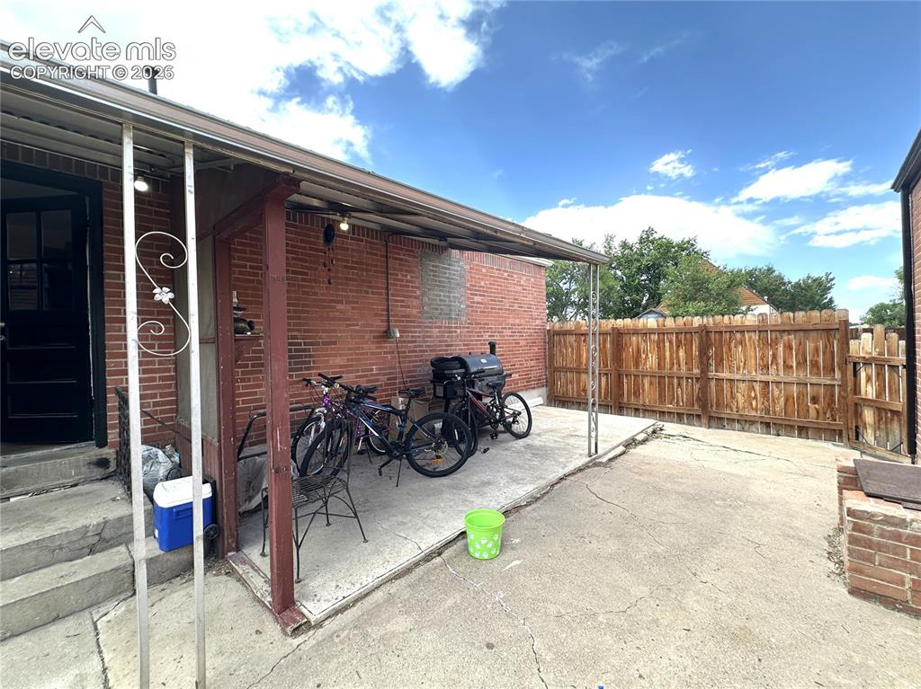 Image 11 of 12: Patio