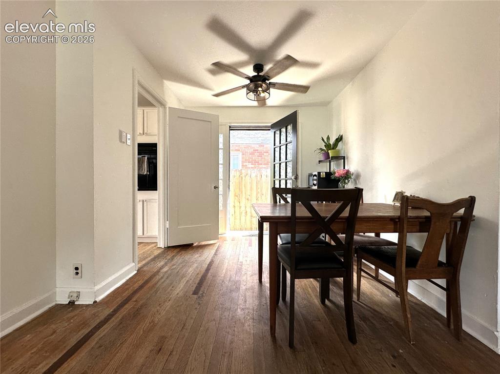 Image 4 of 12: Dining Area