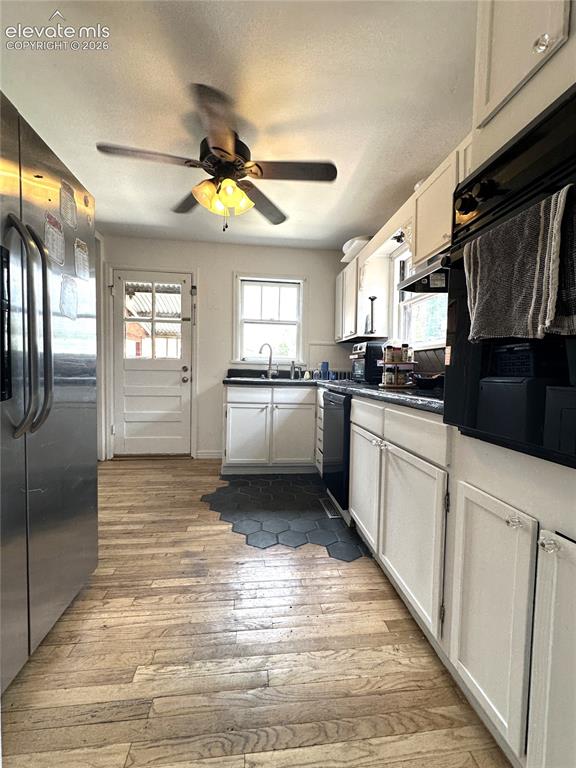 Image 5 of 12: Kitchen