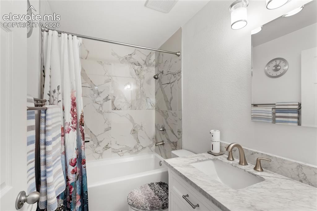 Image 16 of 34: Upstairs bathroom