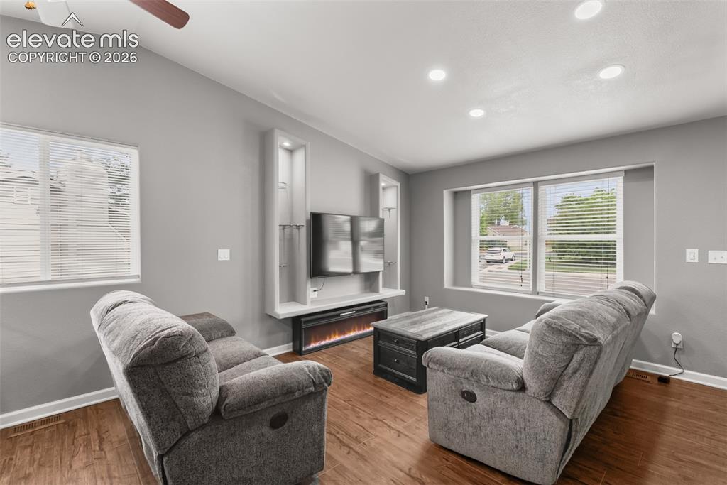Image 5 of 34: Living Room