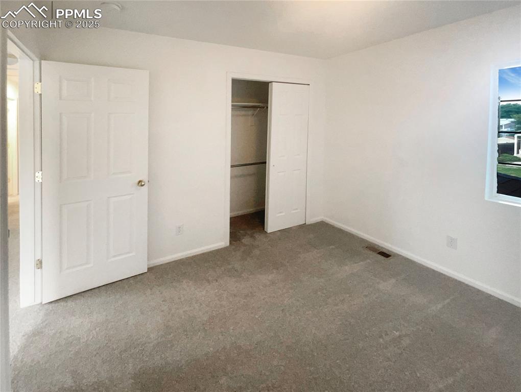 Image 10 of 24: Bedroom