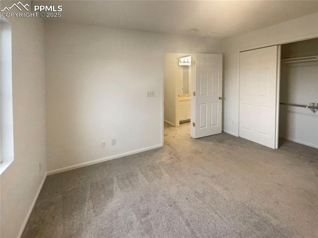 Image 15 of 24: Bedroom