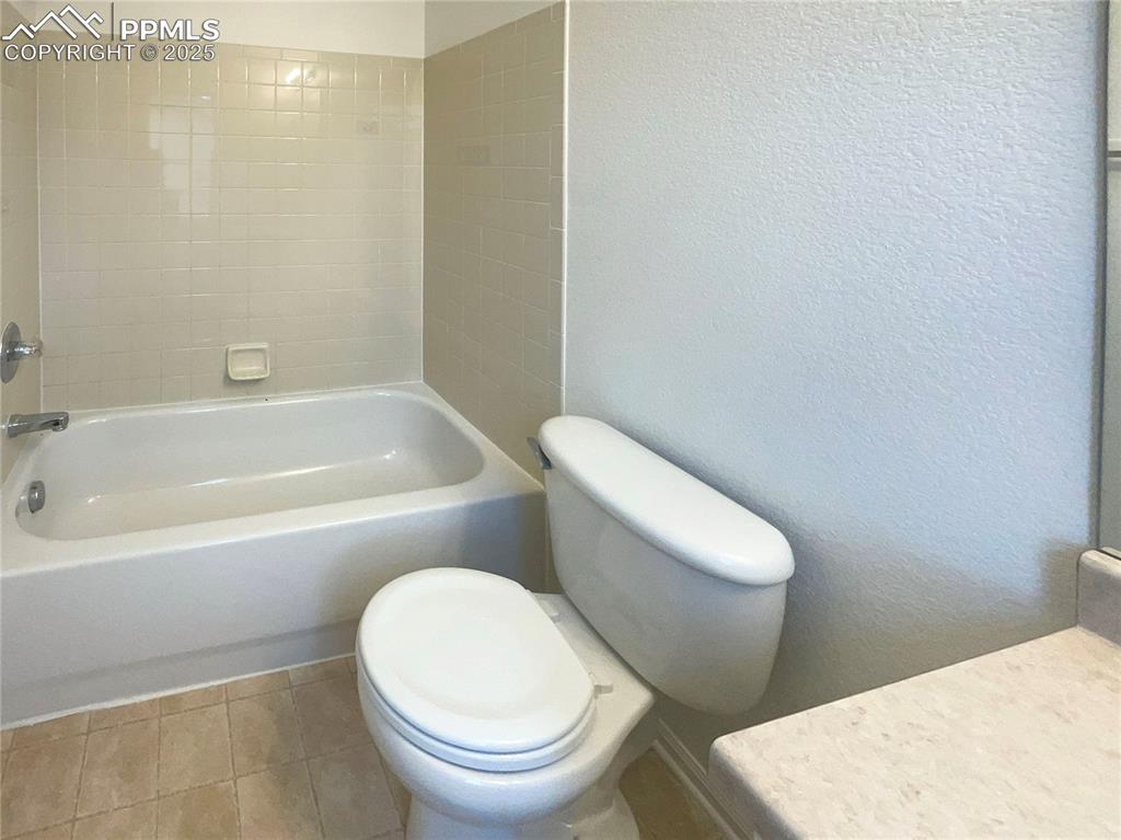 Image 17 of 24: Bathroom