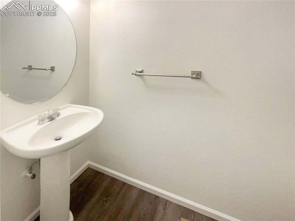 Image 18 of 24: Bathroom